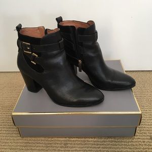 Louise et Cie Lo-Vainne Leather Black Ankle Boot